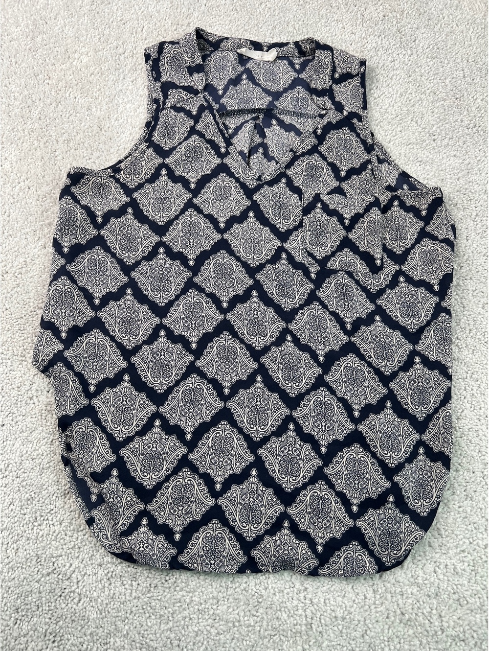 Lush Women’s Navy Blue White Paisley Sleeveless Tunic Top Relaxed Fit